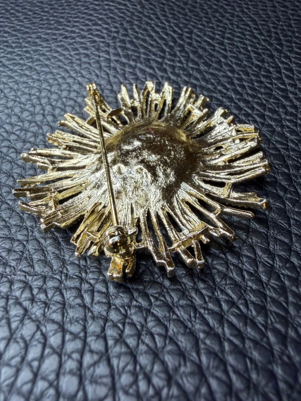 Vintage Gold Tone Starburst Brooch Pin w/Faux Pearl 2